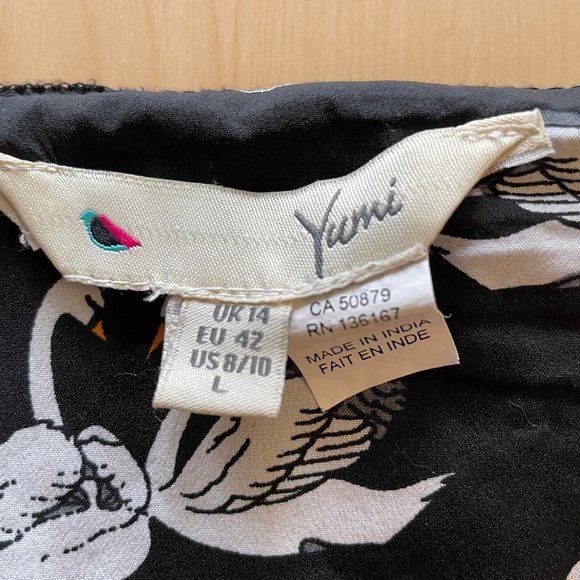 Yumi Fun Swan Print Blouse - Picture 5 of 9